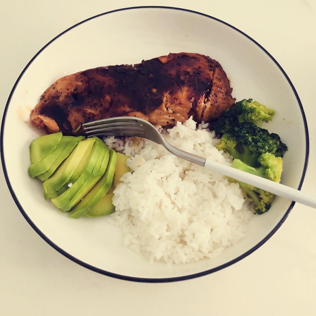 三文鱼牛油果拌饭