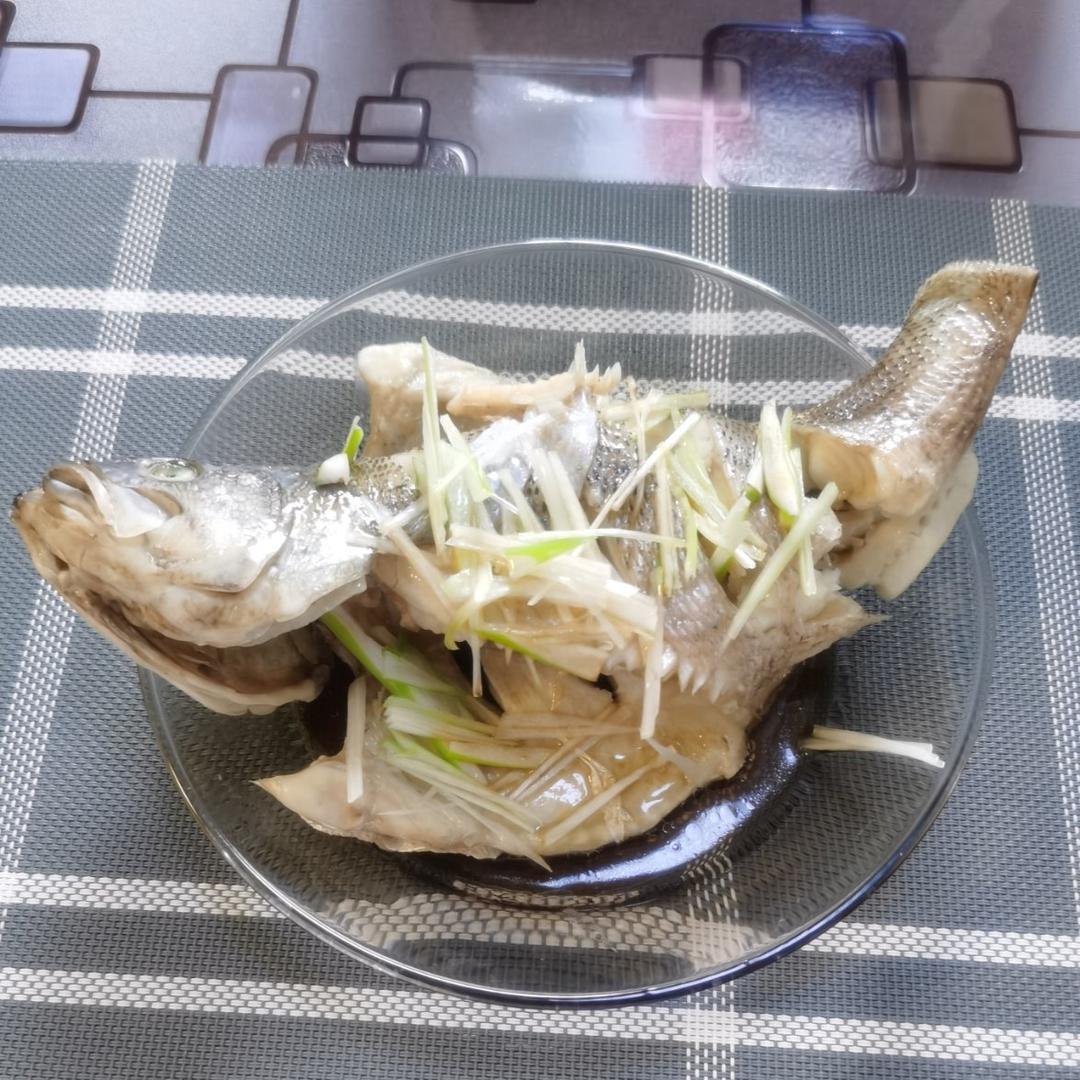 清蒸鲈鱼