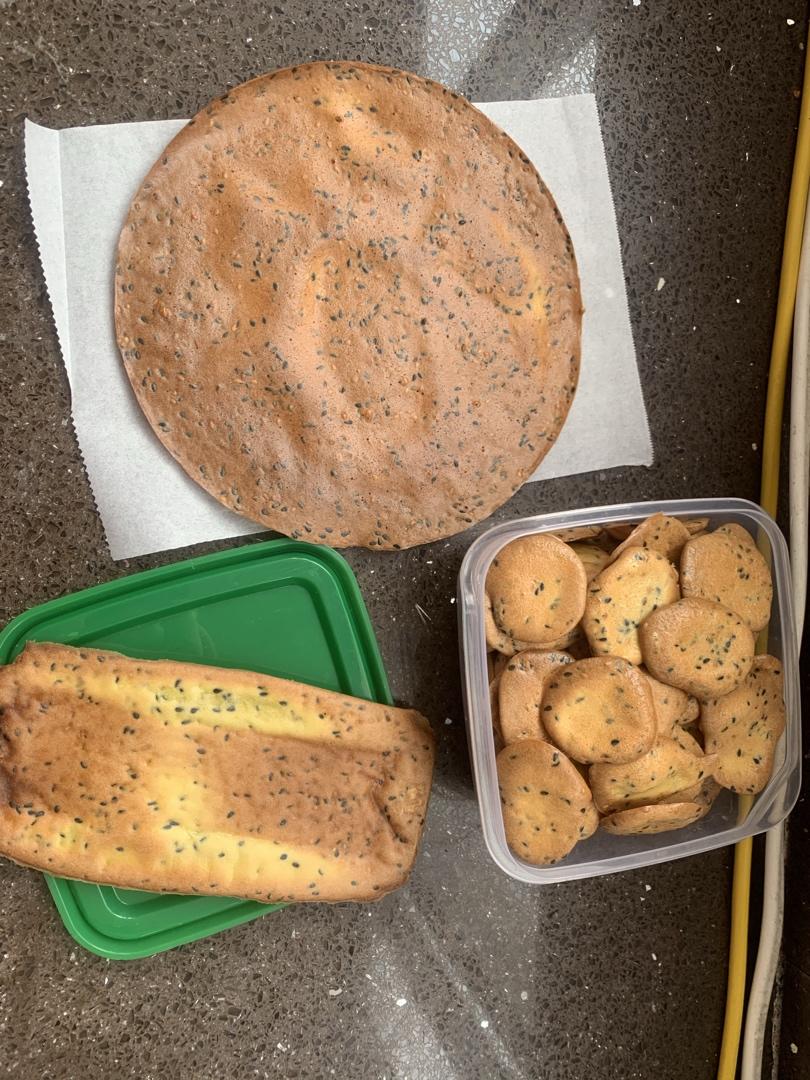 宝宝辅食：芝麻鸡蛋薄脆饼干