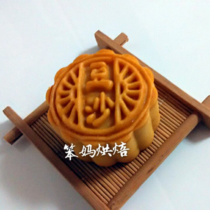 广式月饼—蛋黄莲蓉月饼