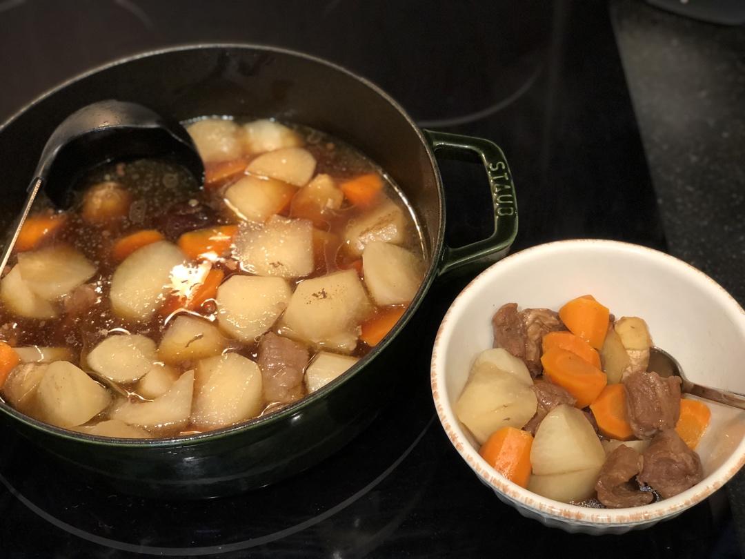 红烧牛腩煲