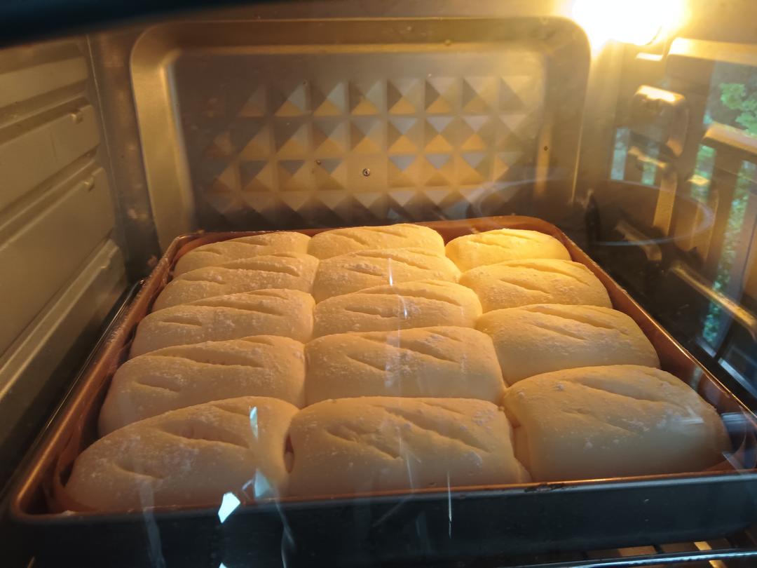 波兰种牛奶面包卷