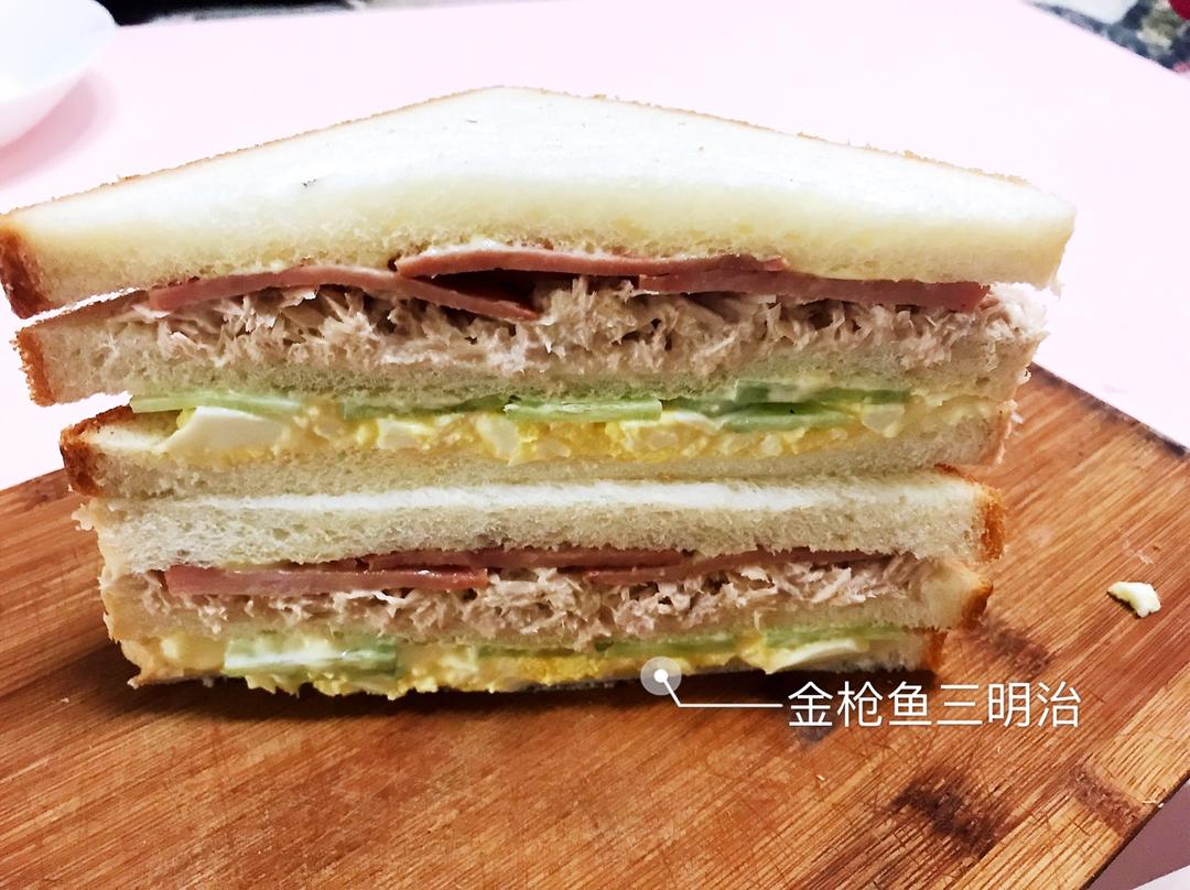 金枪鱼鸡蛋沙拉三明治