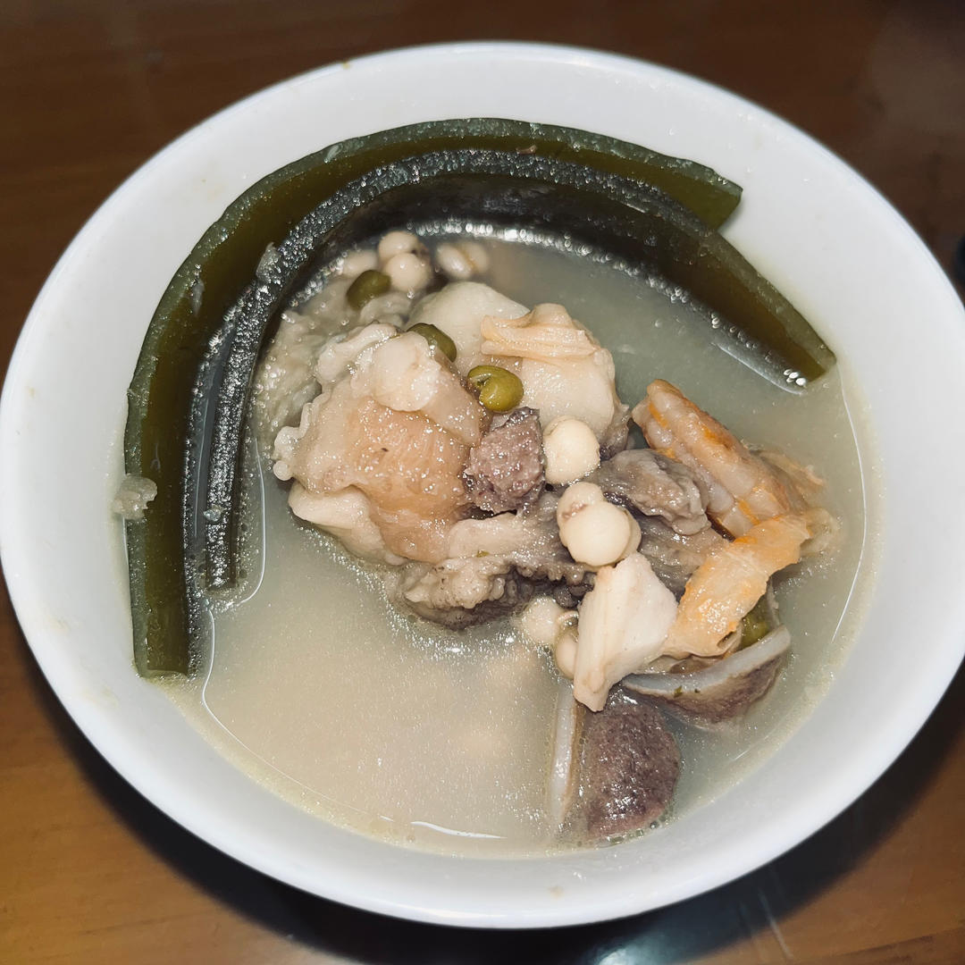 老火靓汤之海带绿豆薏米瑶柱汤