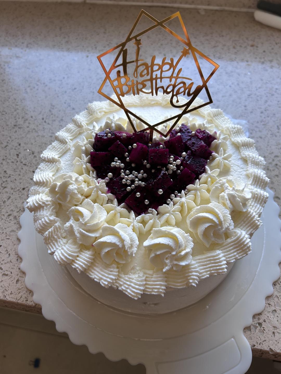 简单的水果生日蛋糕（适合不会摸面的新手）