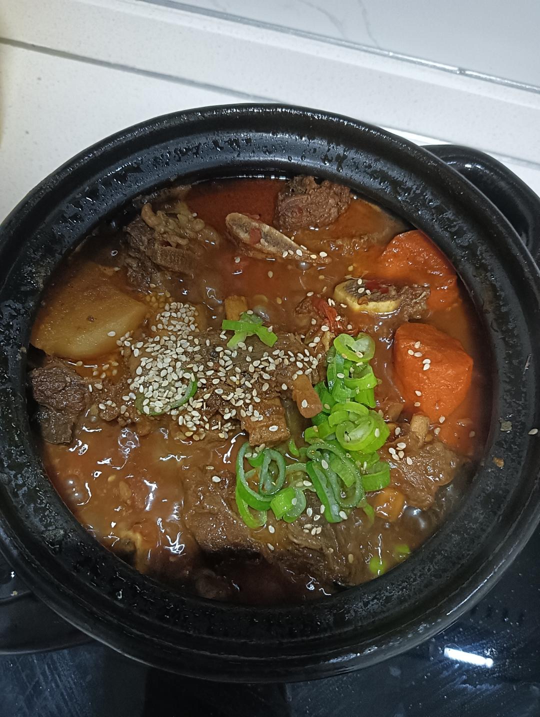 牛肋排炖胡萝卜土豆蕃茄