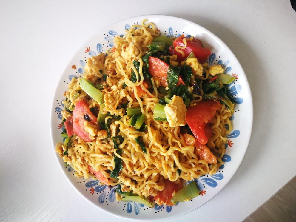 路边摊风味炒方便面