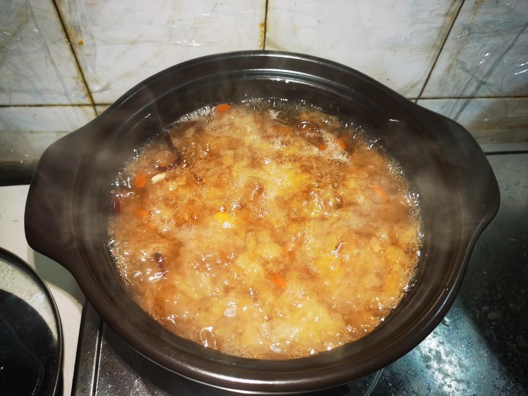 红枣银耳莲子羹（有出胶质、出胶，懒人的电压力锅版）