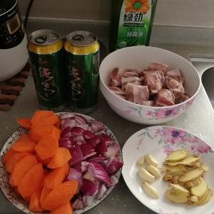洋葱胡萝卜炖羊肉的做法 步骤1