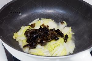木耳白菜—太太乐鲜鸡汁的做法 步骤5