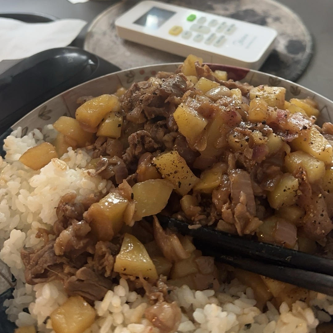 好吃到舔碗底的土豆肥牛拌饭