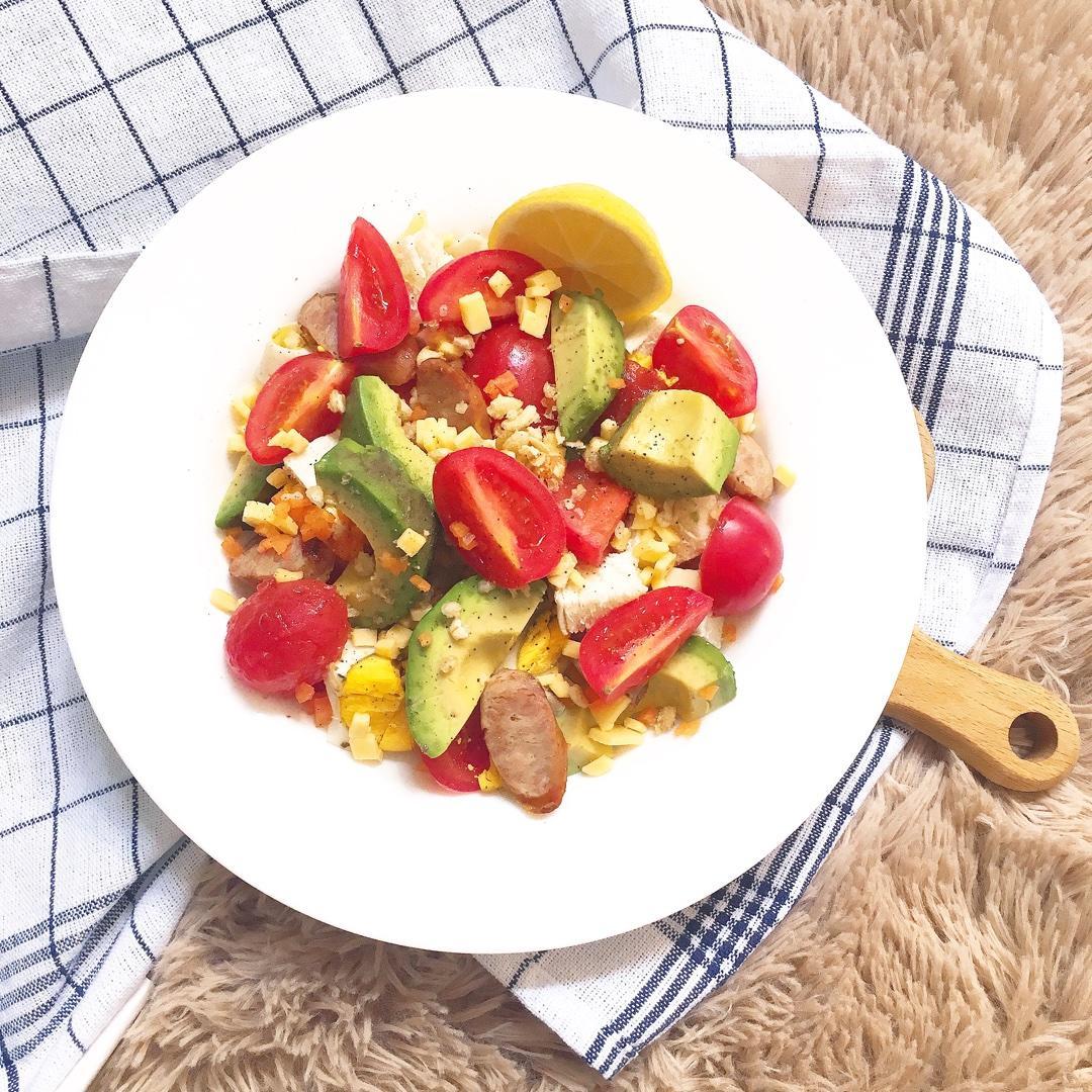 牛油果沙拉早餐