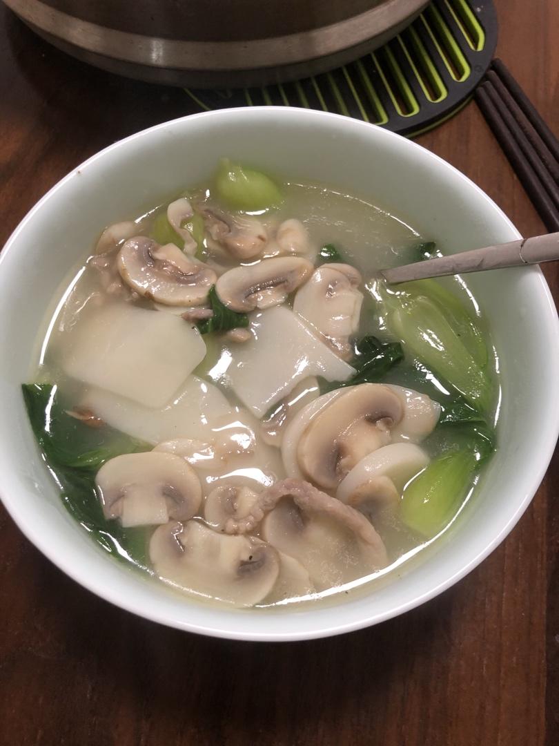 家的味道：青菜肉丝年糕汤