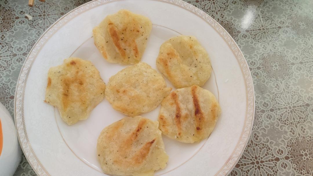 黑椒脆薯饼，一个土豆做一大盘的小零食，哄娃神器，强过薯片百倍