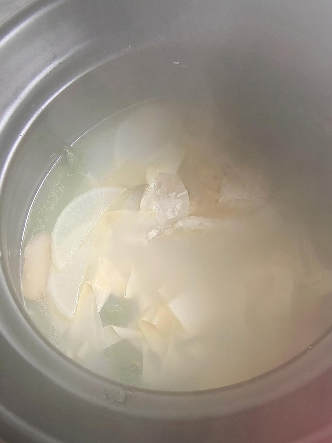 鲜浓鱼汤鲤鱼汤（鲫鱼汤）