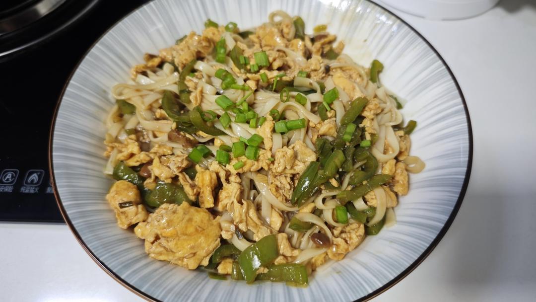 青椒鸡蛋拌面