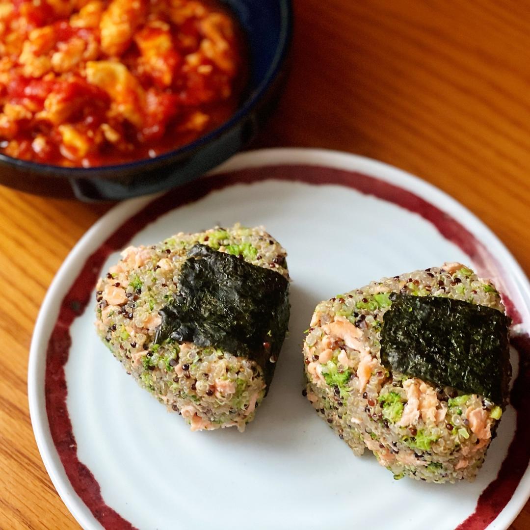 西兰花三文鱼饭团