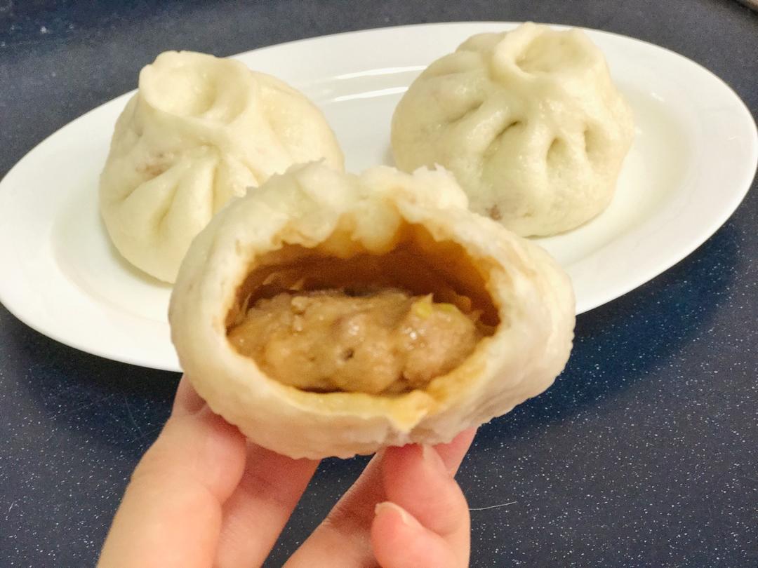 包包子的手法（鲜虾猪肉包）