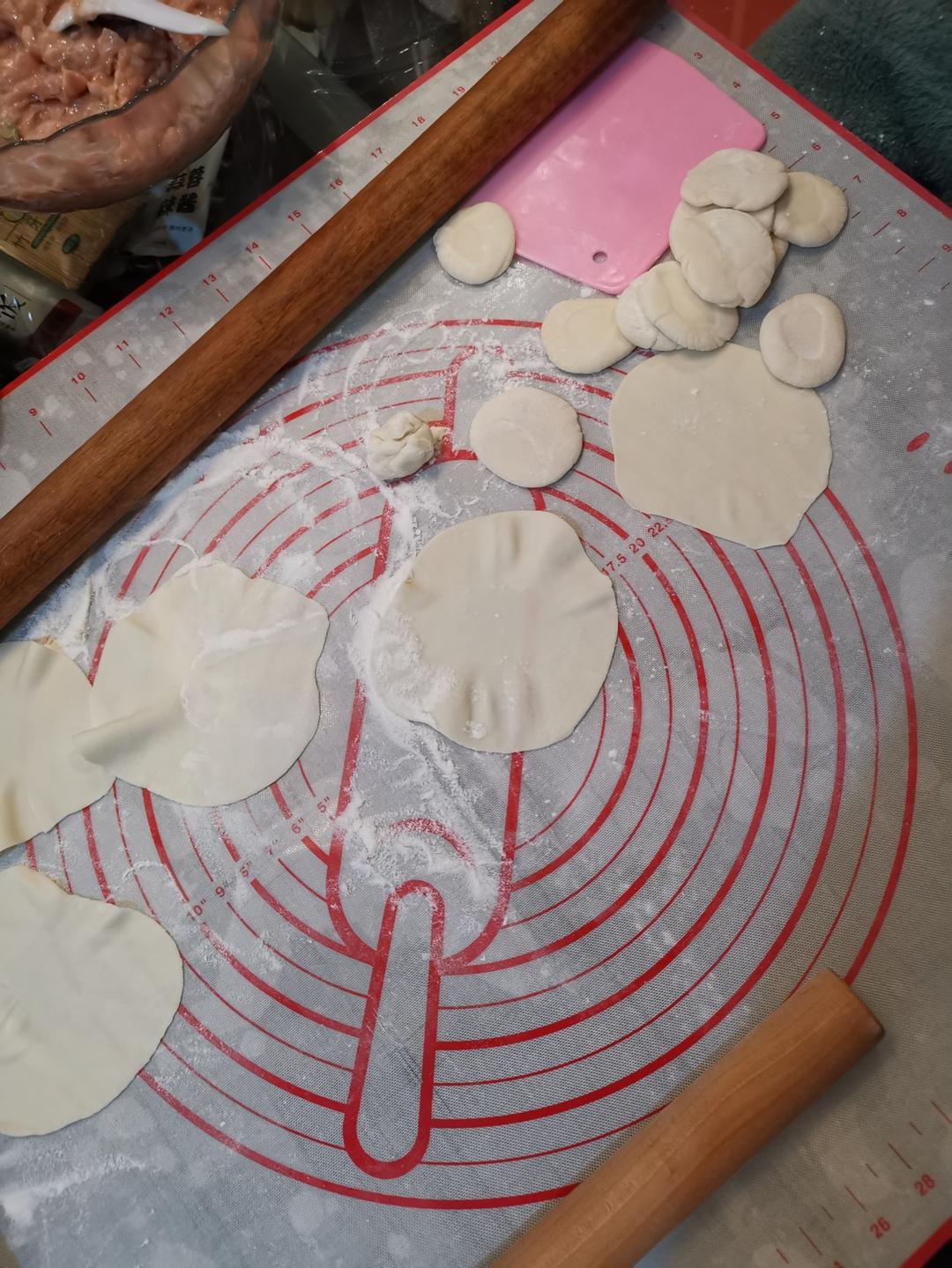 手工揉面三分钟，又韧又薄又好包的饺子皮