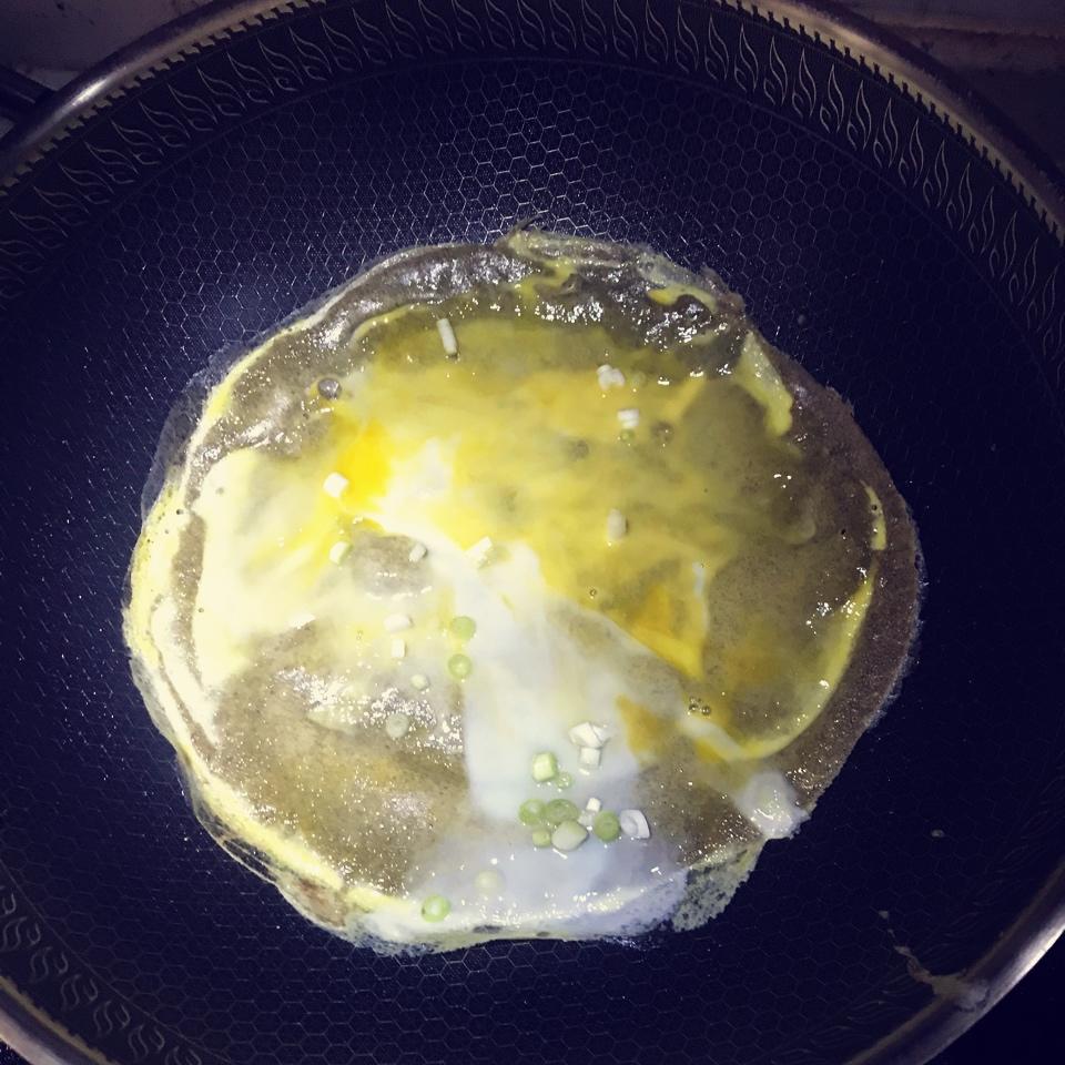 煎饼果子  来一套                       （零基础，内含面糊和酱料的调制方法）