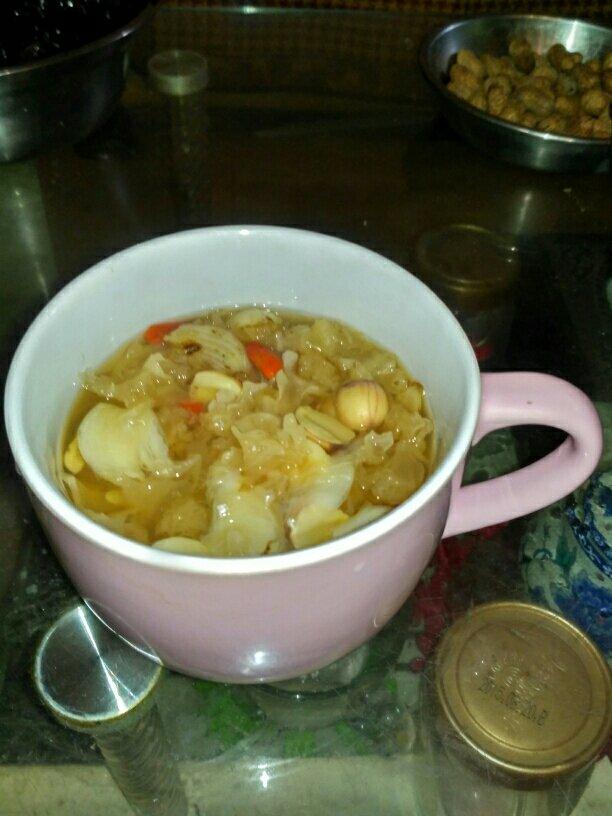 莲子银耳百合羹