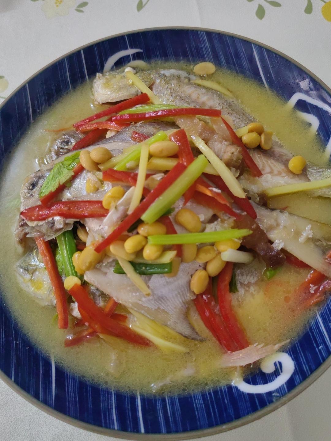普宁豆酱焖杂鱼的做法