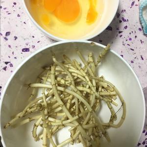 折耳根鸡蛋汤的做法 步骤2