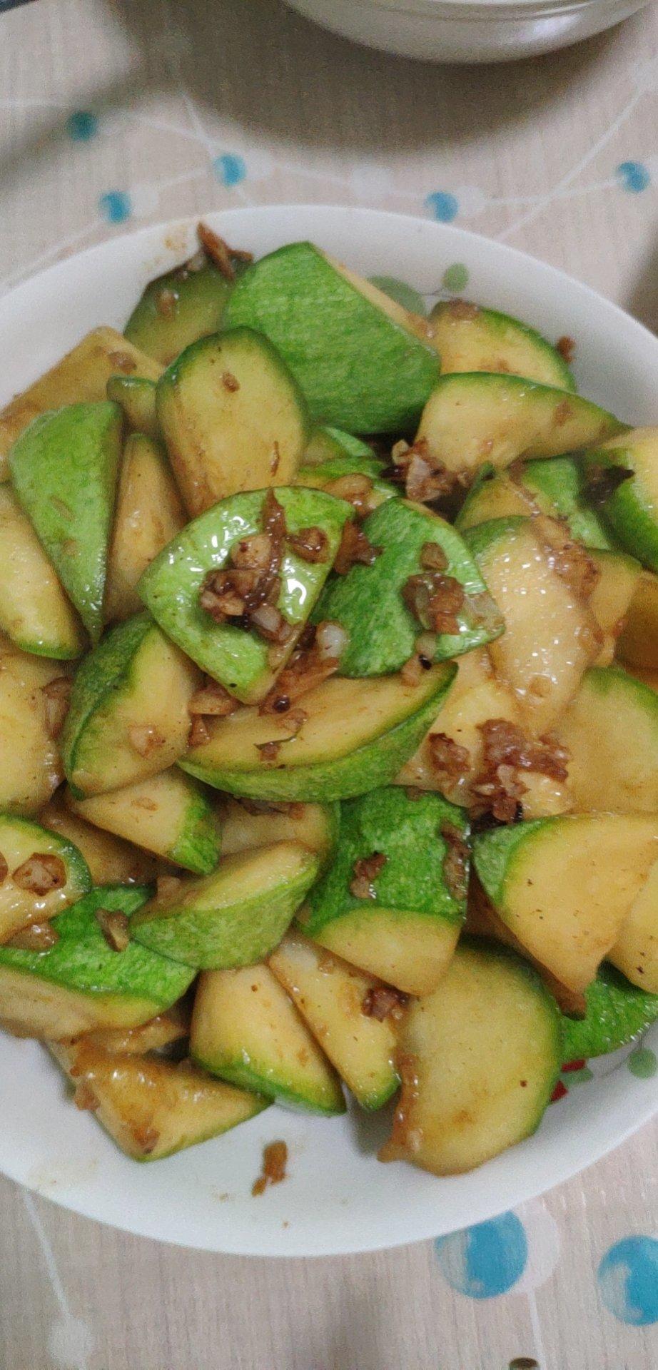 蒜头、粉丝烧西葫芦