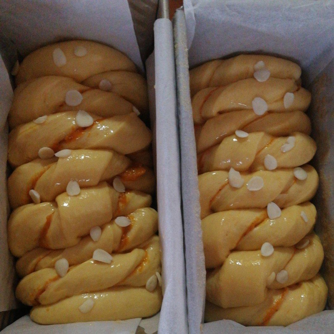 浓香奶味南瓜扭扭辫吐司