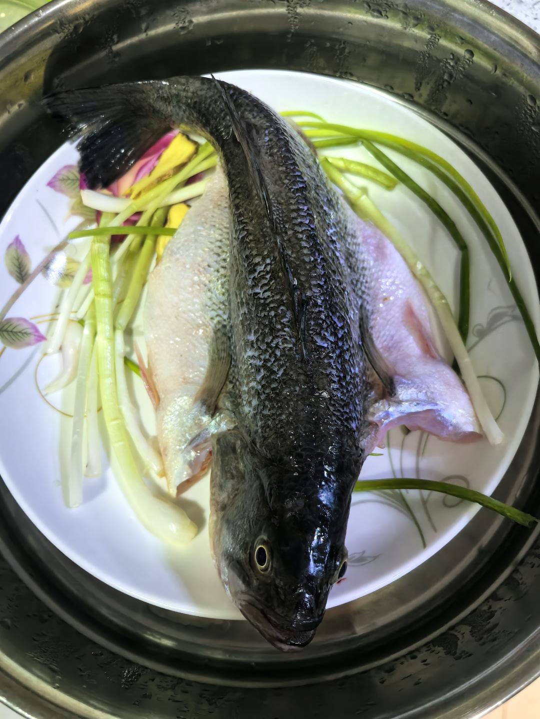 10分钟做 清蒸鲈鱼 （附切鱼图解）