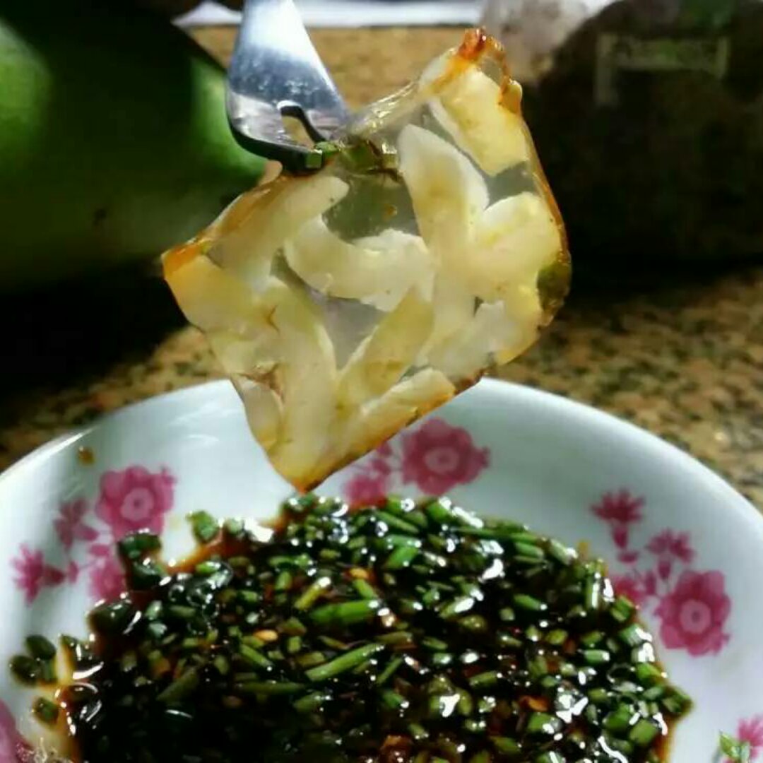 简单蒸出晶莹剔透的水晶肉皮冻