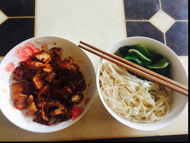 泡菜炒五花肉