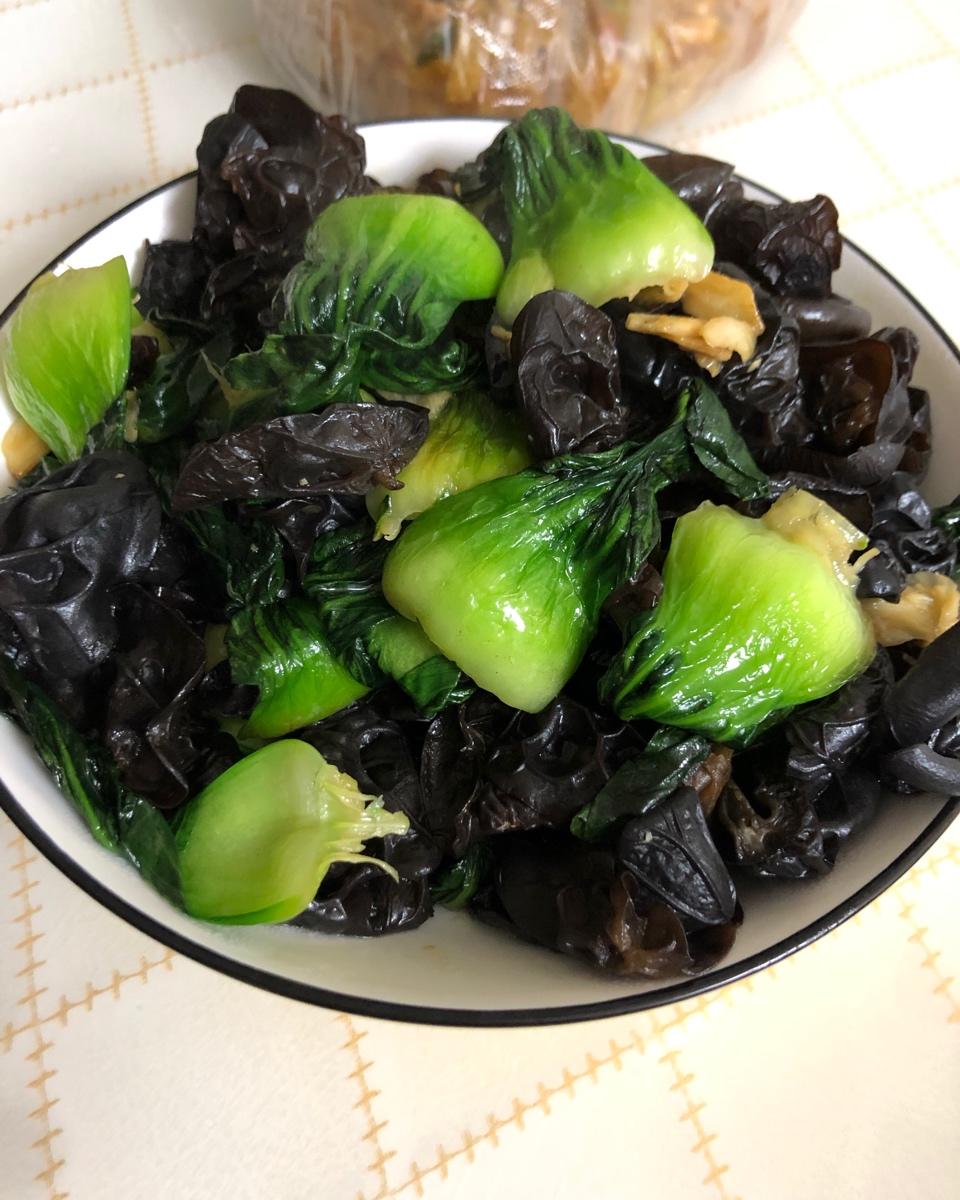 高颜值青菜木耳