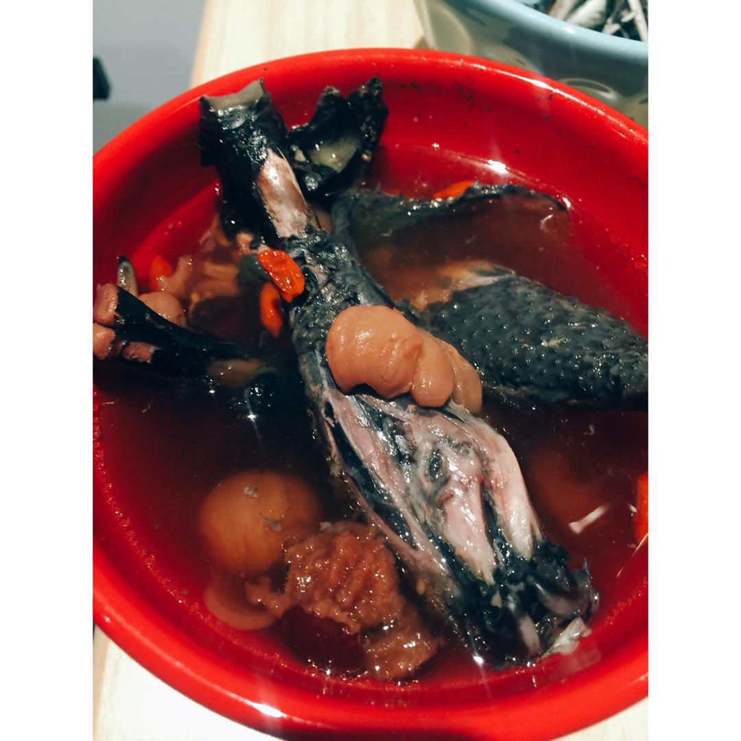 枸杞红枣乌鸡汤