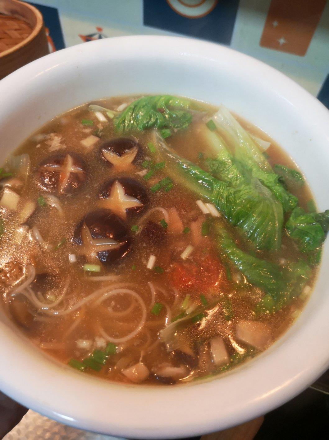 菌汤面条 看得见的香菇 尝得到的鲜美 这才是真正的菌汤