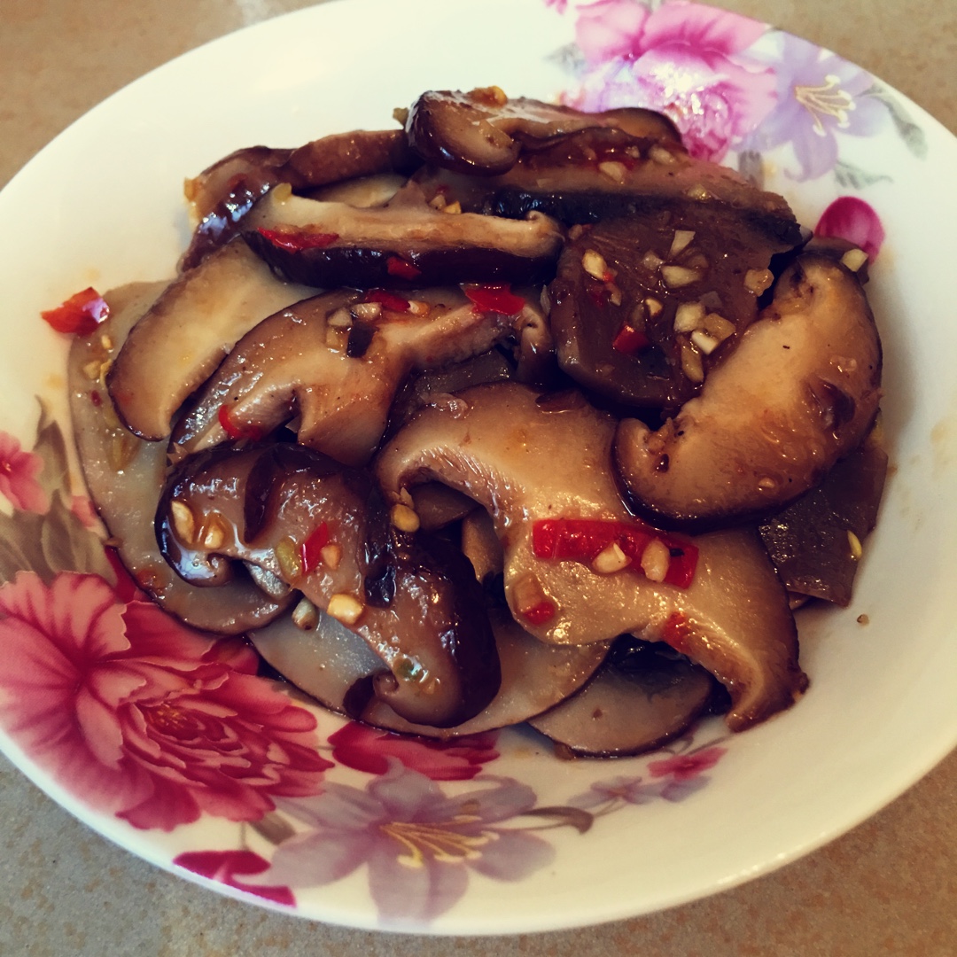 小魏是我啊做的凉拌小香菇