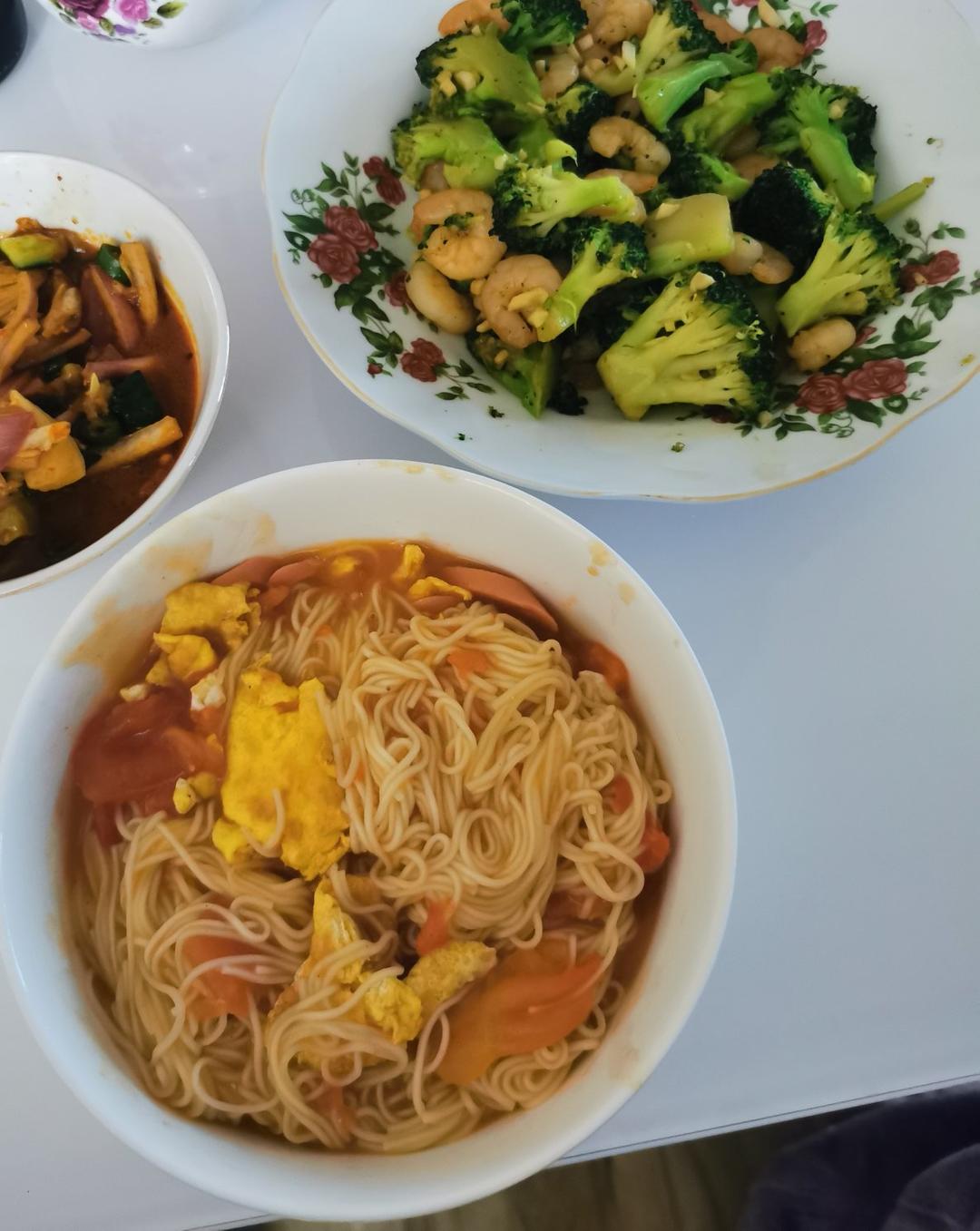 好吃到犯规❗️茄汁火腿鸡蛋焖面