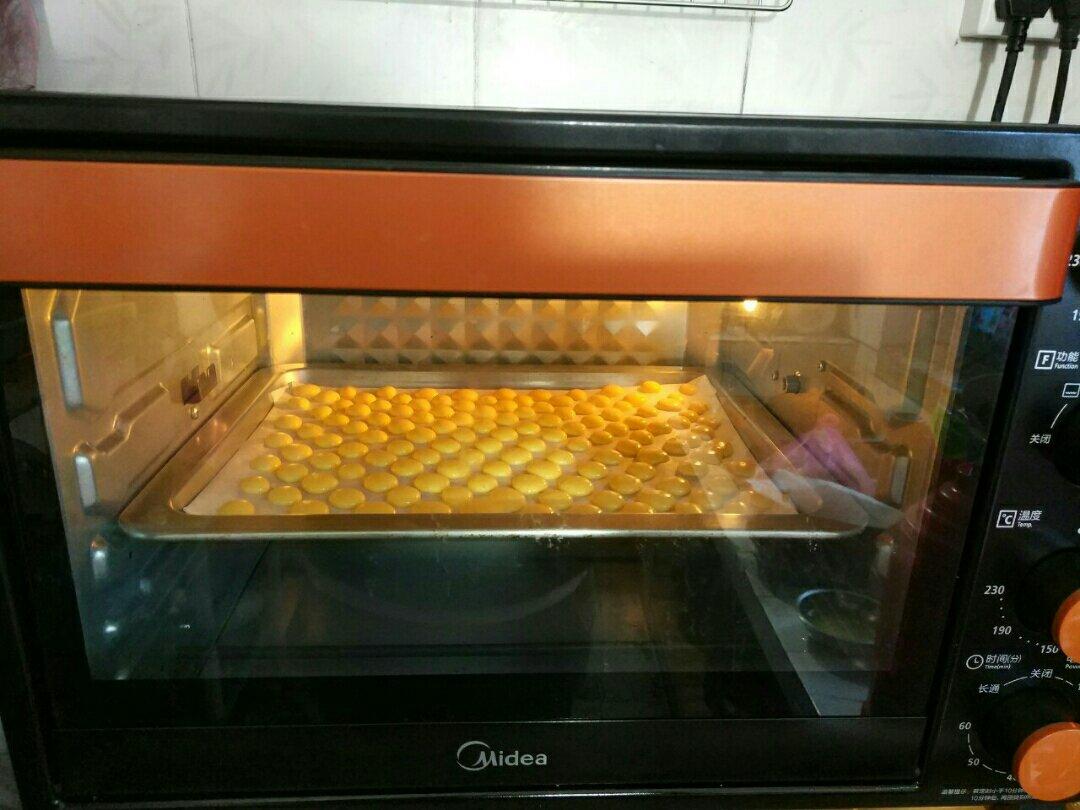 入口即化的无添加蛋黄溶豆