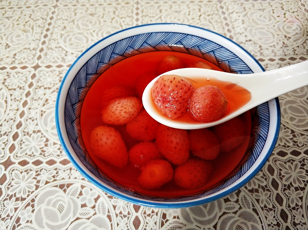 冰糖草莓蜂蜜饮的做法