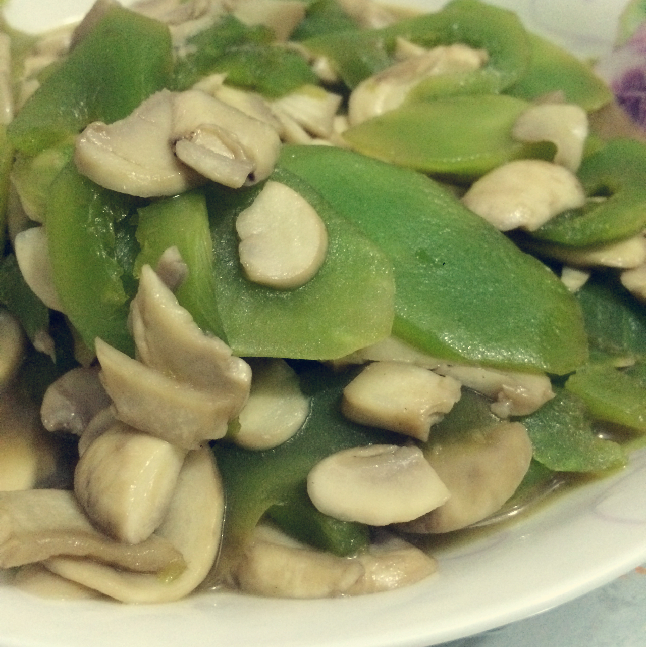 莴笋烩蘑菇