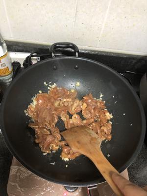 蒜薹炒肉的做法 步骤3