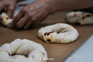 【番茄火腿洛斯提克】杭州名店招牌手揉面包的做法 步骤16