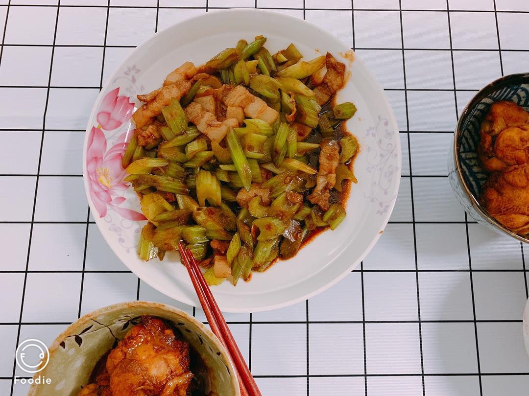芹菜炒肉