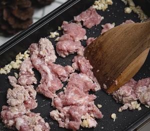 超级好吃的泰式猪肉末炒方便面的做法 步骤5