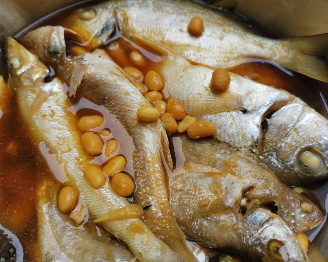 普宁豆酱煮杂鱼的做法
