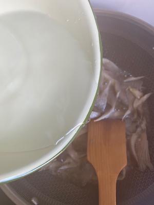 超级简单的平菇炖豆腐的做法 步骤5