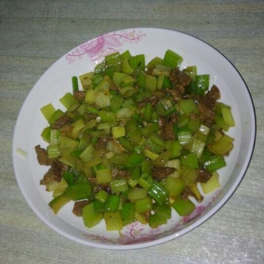 芹菜炒肉丁