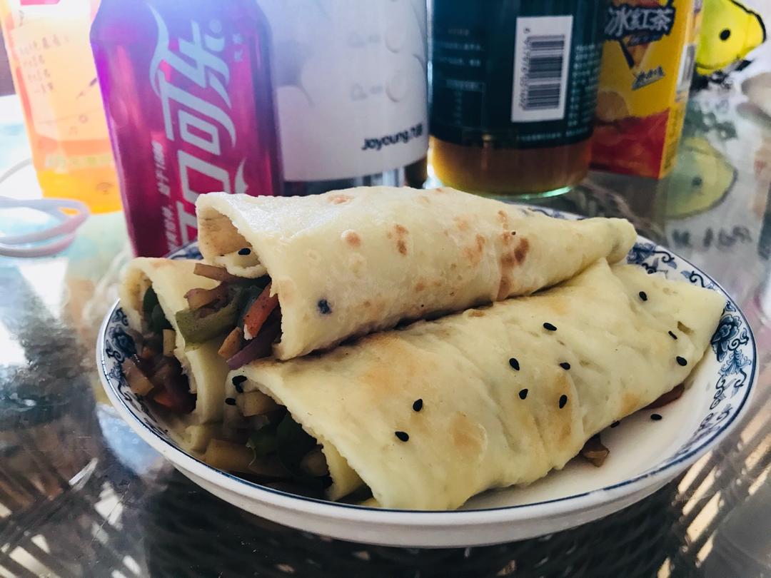 太美的胡萝卜土豆丝卷饼【视频】「瞭望角的厨房」