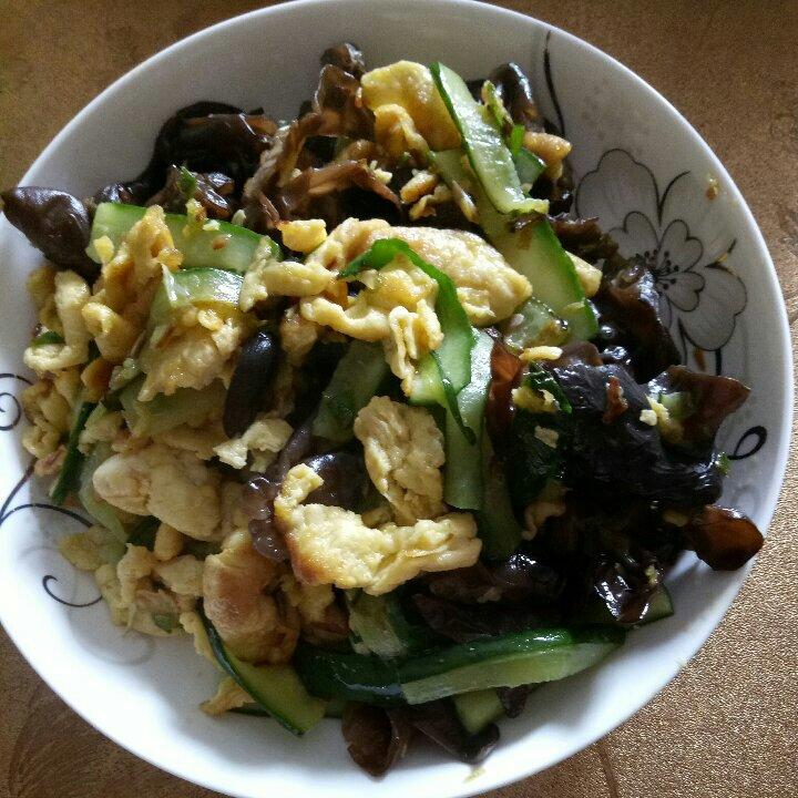 黄瓜木耳炒鸡蛋