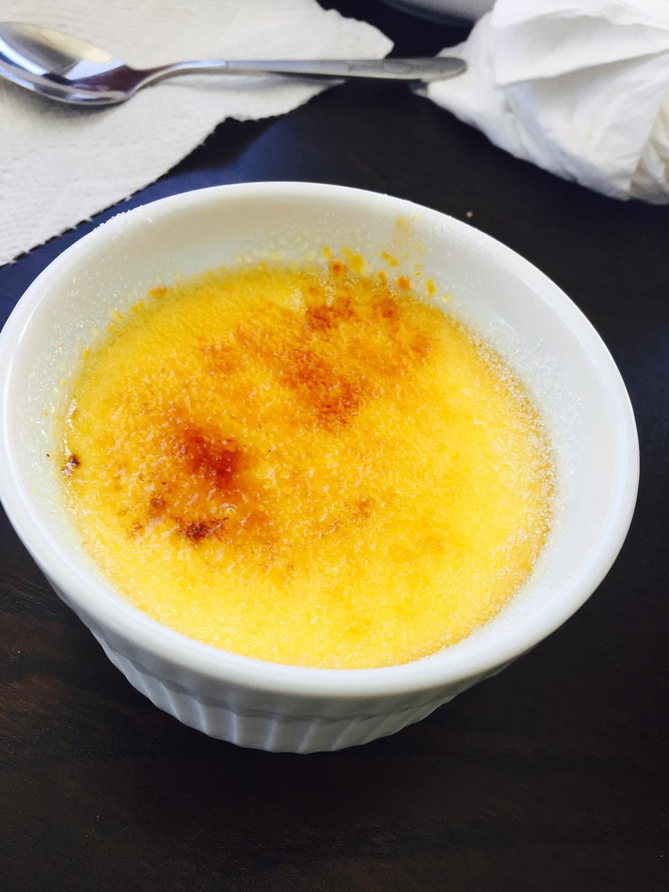 Crèmebrulée。法式烤布雷。焦糖布丁。